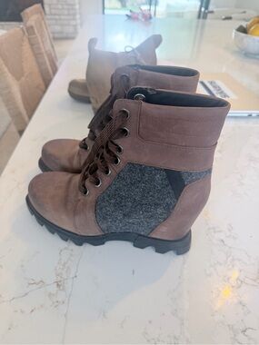 Women's Joan of Arctic wedge boot